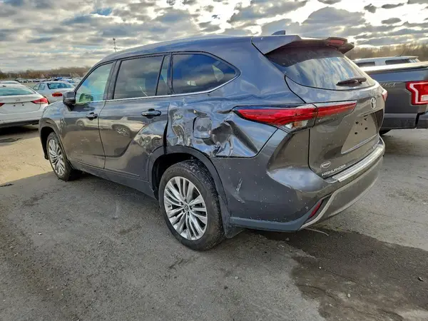 5TDKDRBH7SS577080 2025 TOYOTA HIGHLANDER - Image 2