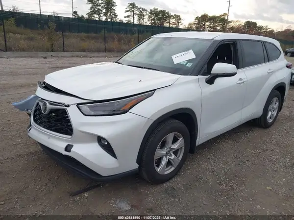 5TDKDRBH7SS582277 2025 TOYOTA HIGHLANDER - Image 2
