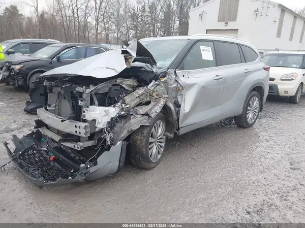 5TDKDRBH7SS582554 2025 TOYOTA HIGHLANDER - Image 2