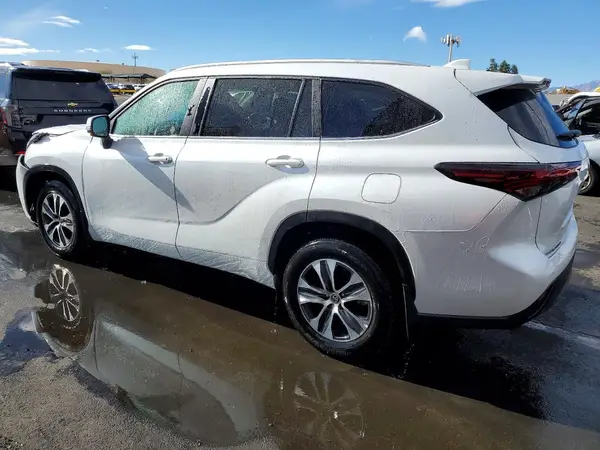 5TDKDRBH7SS588855 2025 TOYOTA HIGHLANDER - Image 2