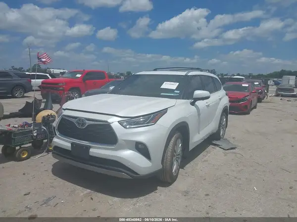 5TDKDRBH7SS593909 2025 TOYOTA HIGHLANDER - Image 2