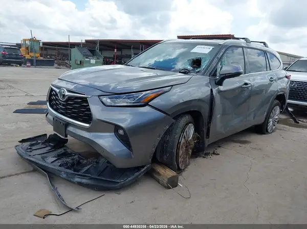 5TDKDRBH7TS599159 2026 TOYOTA HIGHLANDER - Image 2