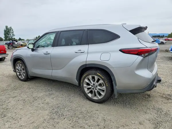 5TDKDRBH8PS007483 2023 TOYOTA HIGHLANDER - Image 2