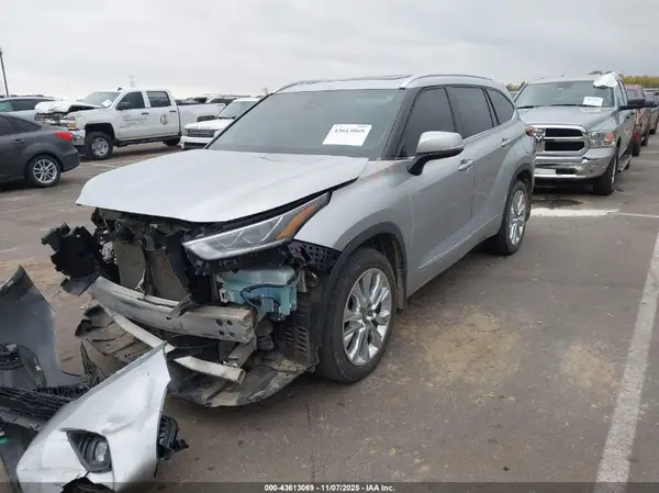5TDKDRBH8PS013025 2023 TOYOTA HIGHLANDER - Image 2