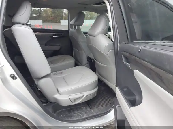 5TDKDRBH8PS013025 2023 TOYOTA HIGHLANDER - Image 8