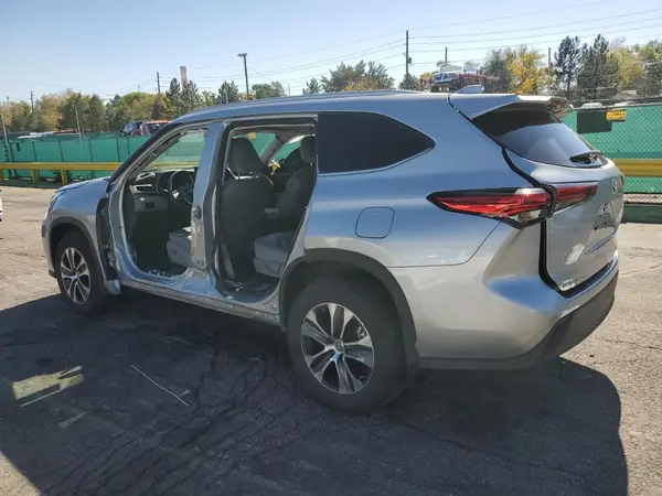 5TDKDRBH8PS013557 2023 TOYOTA HIGHLANDER - Image 2