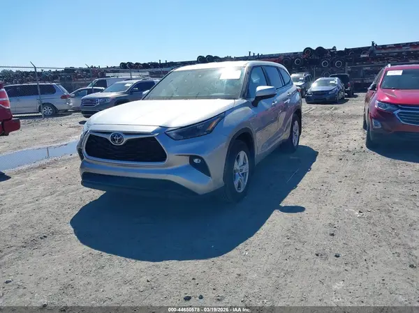 5TDKDRBH8PS013767 2023 TOYOTA HIGHLANDER - Image 2