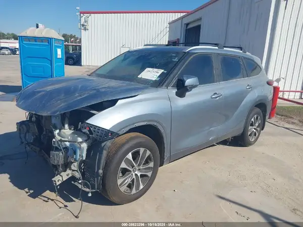 5TDKDRBH8PS016510 2023 TOYOTA HIGHLANDER - Image 2