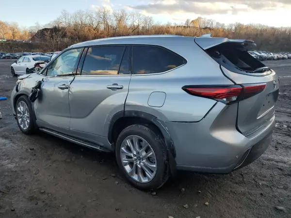 5TDKDRBH8PS022615 2023 TOYOTA HIGHLANDER - Image 2