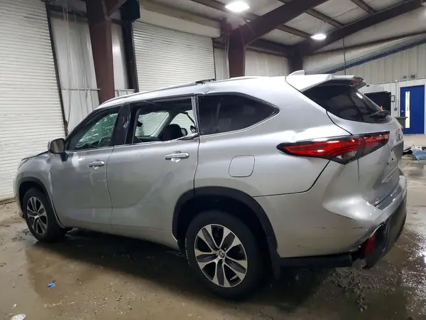 5TDKDRBH8PS026017 2023 TOYOTA HIGHLANDER - Image 2