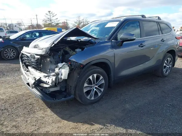 5TDKDRBH8PS026437 2023 TOYOTA HIGHLANDER - Image 2