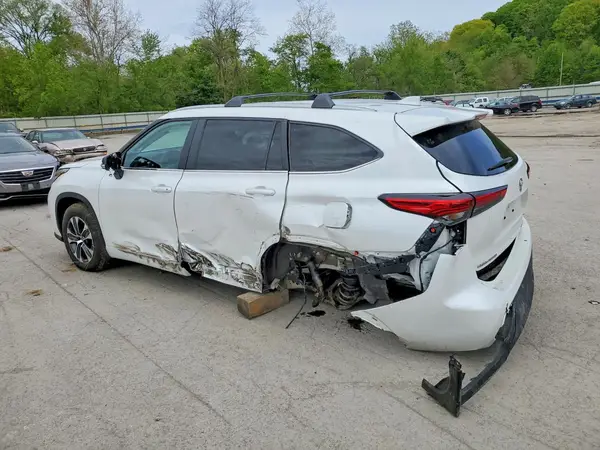 5TDKDRBH8PS028544 2023 TOYOTA HIGHLANDER - Image 2