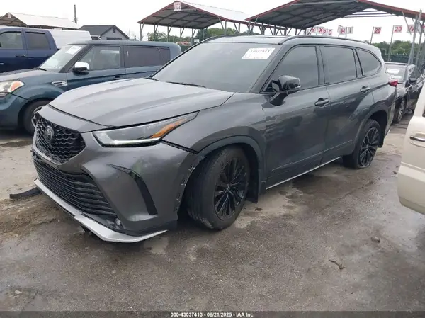 5TDKDRBH8PS029709 2023 TOYOTA HIGHLANDER - Image 2