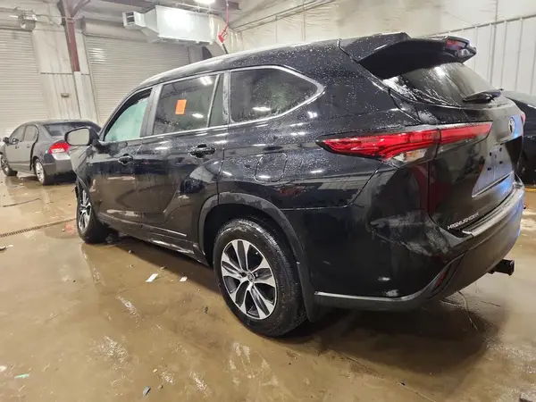 5TDKDRBH8PS029810 2023 TOYOTA HIGHLANDER - Image 2