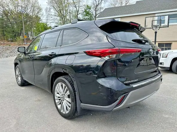 5TDKDRBH8PS035011 2023 TOYOTA HIGHLANDER - Image 2