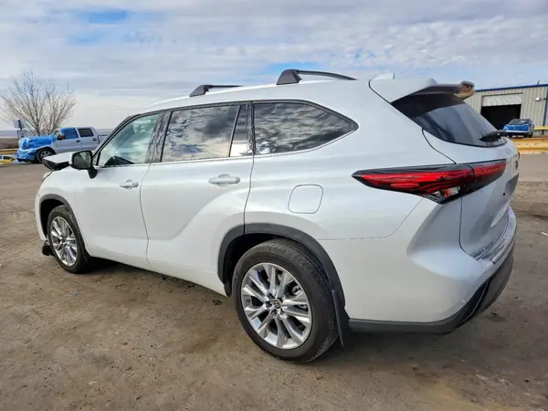 5TDKDRBH8PS035784 2023 TOYOTA HIGHLANDER - Image 2