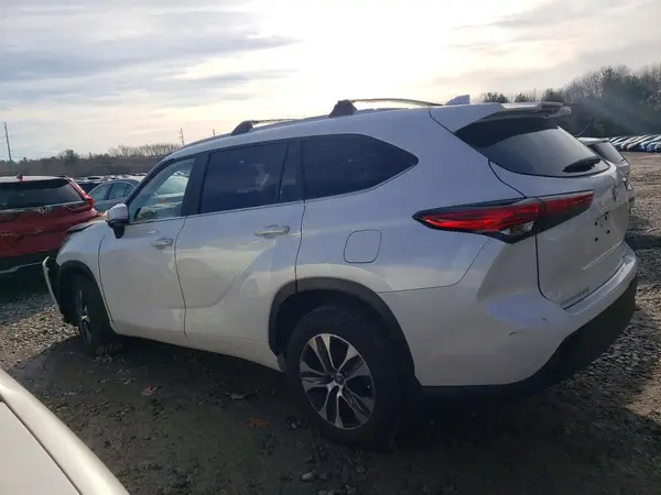 5TDKDRBH8PS039561 2023 TOYOTA HIGHLANDER - Image 2