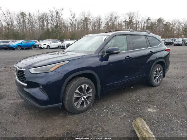 5TDKDRBH8PS040256 2023 TOYOTA HIGHLANDER - Image 2