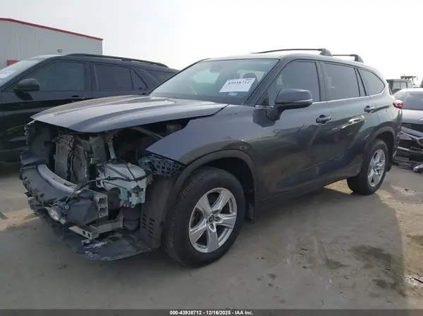 5TDKDRBH8PS042802 2023 TOYOTA HIGHLANDER - Image 2