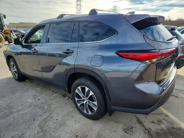5TDKDRBH8PS045750 2023 TOYOTA HIGHLANDER - Image 2