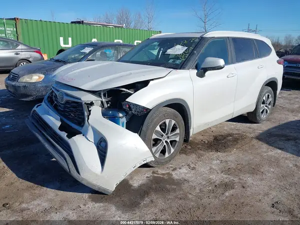 5TDKDRBH8PS046042 2023 TOYOTA HIGHLANDER - Image 2