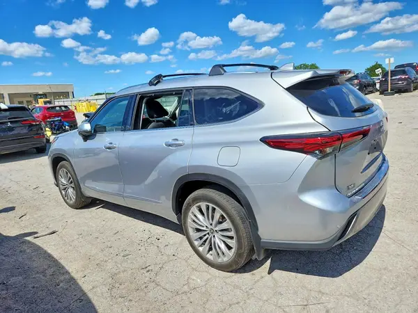 5TDKDRBH8PS046705 2023 TOYOTA HIGHLANDER - Image 2