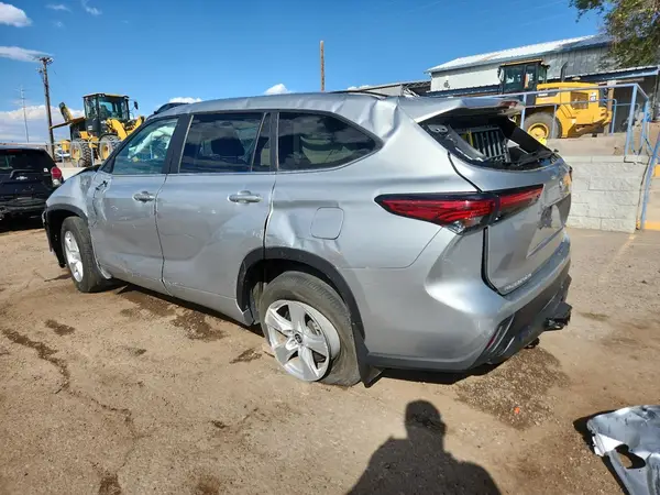 5TDKDRBH8PS500225 2023 TOYOTA HIGHLANDER - Image 2