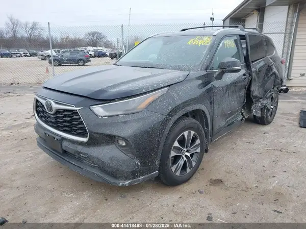 5TDKDRBH8PS504579 2023 TOYOTA HIGHLANDER - Image 2