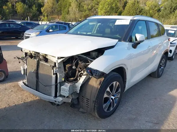 5TDKDRBH8PS508213 2023 TOYOTA HIGHLANDER - Image 2