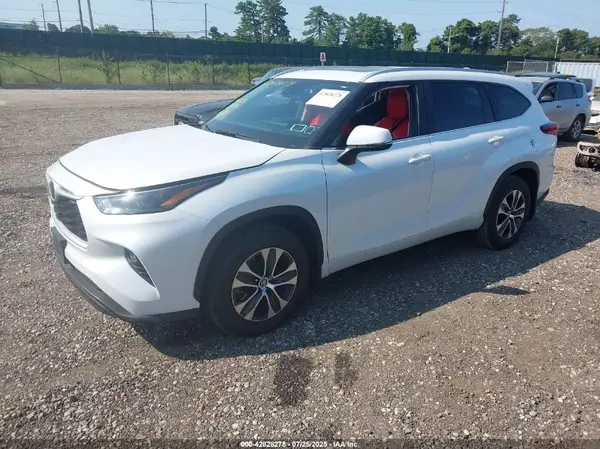 5TDKDRBH8PS510690 2023 TOYOTA HIGHLANDER - Image 2