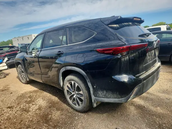 5TDKDRBH8PS512150 2023 TOYOTA HIGHLANDER - Image 2