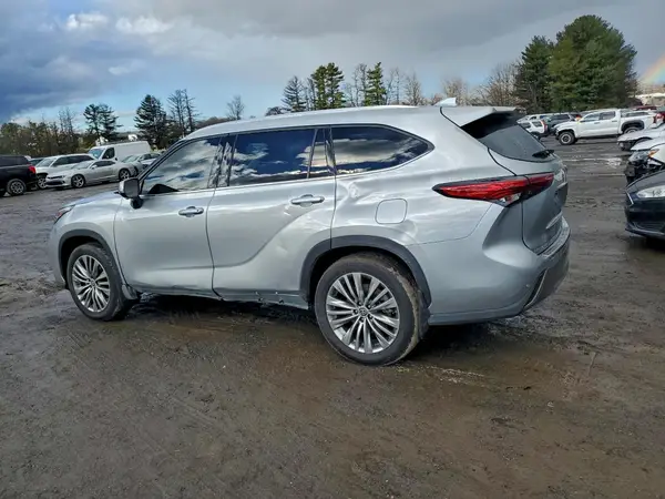 5TDKDRBH8PS515419 2023 TOYOTA HIGHLANDER - Image 2