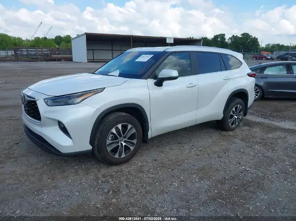 5TDKDRBH8PS521866 2023 TOYOTA HIGHLANDER - Image 2