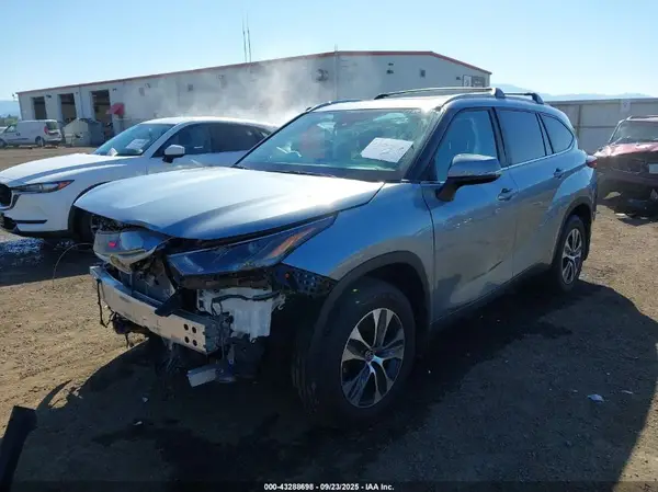 5TDKDRBH8PS524248 2023 TOYOTA HIGHLANDER - Image 2