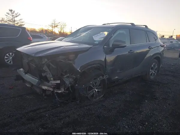 5TDKDRBH8RS533678 2024 TOYOTA HIGHLANDER - Image 2