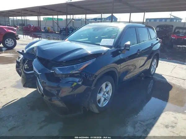 5TDKDRBH8RS535723 2024 TOYOTA HIGHLANDER - Image 2