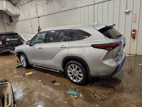 5TDKDRBH8RS537973 2024 TOYOTA HIGHLANDER - Image 2
