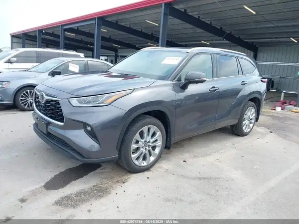 5TDKDRBH8RS541313 2024 TOYOTA HIGHLANDER - Image 2