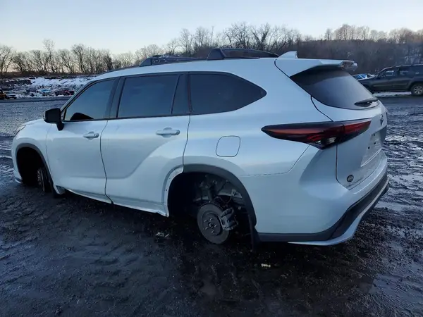 5TDKDRBH8RS542512 2024 TOYOTA HIGHLANDER - Image 2