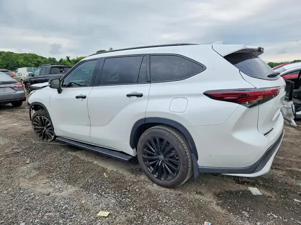 5TDKDRBH8RS543983 2024 TOYOTA HIGHLANDER - Image 2