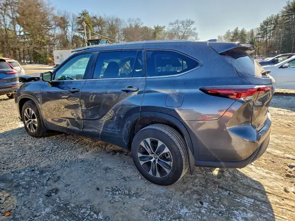 5TDKDRBH8RS544163 2024 TOYOTA HIGHLANDER - Image 2