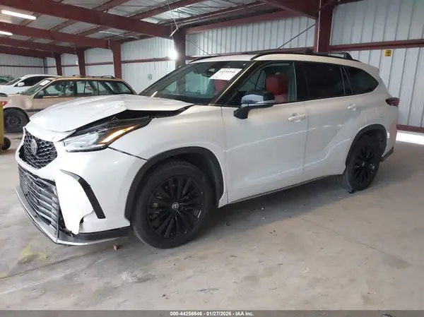 5TDKDRBH8RS548343 2024 TOYOTA HIGHLANDER - Image 2