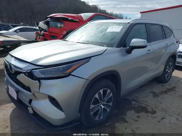5TDKDRBH8RS554076 2024 TOYOTA HIGHLANDER - Image 2
