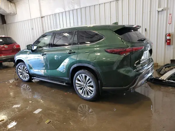 5TDKDRBH8RS556118 2024 TOYOTA HIGHLANDER - Image 2