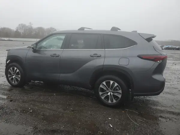5TDKDRBH8RS560265 2024 TOYOTA HIGHLANDER - Image 2