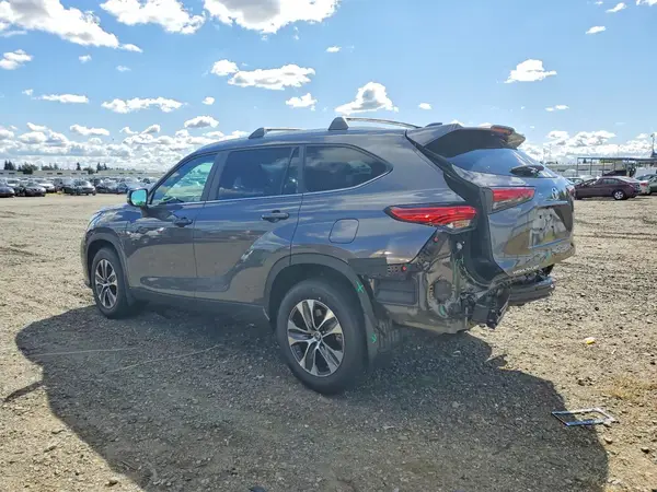 5TDKDRBH8RS568852 2024 TOYOTA HIGHLANDER - Image 2