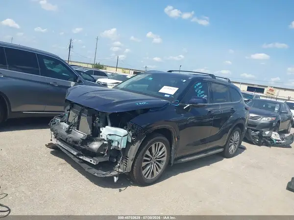 5TDKDRBH8RS575123 2024 TOYOTA HIGHLANDER - Image 2