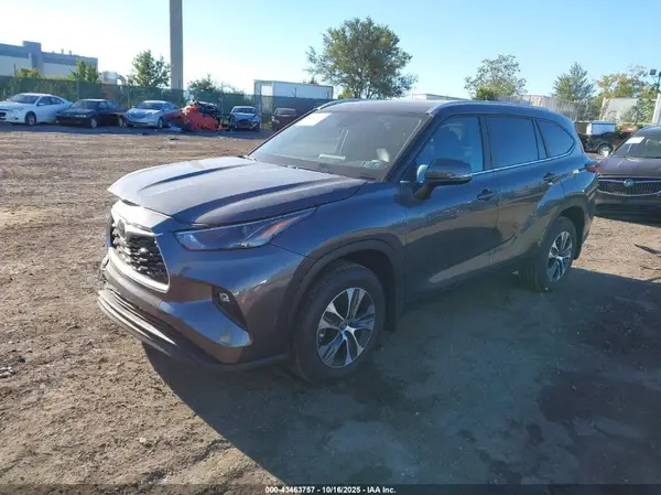5TDKDRBH8SS590565 2025 TOYOTA HIGHLANDER - Image 2