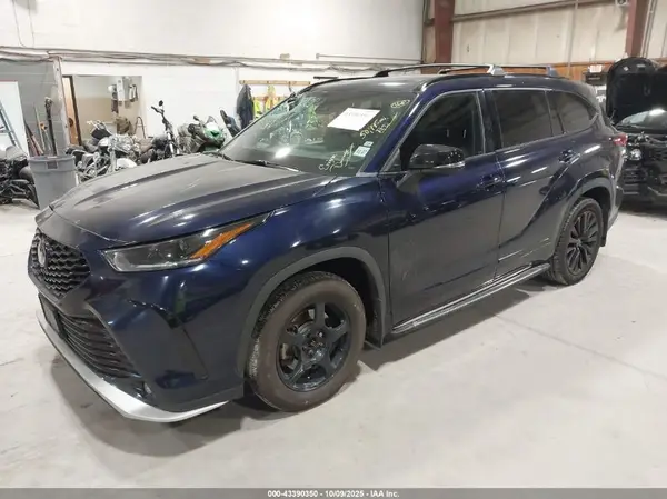 5TDKDRBH9PS000493 2023 TOYOTA HIGHLANDER - Image 2
