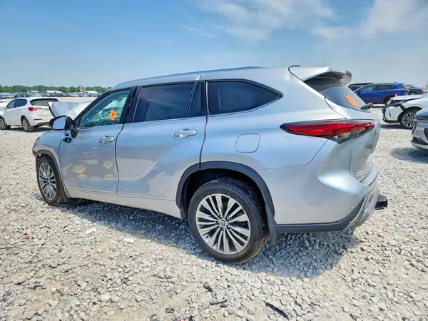 5TDKDRBH9PS003541 2023 TOYOTA HIGHLANDER - Image 2
